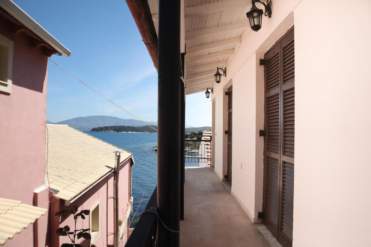 Villa Gabriela'S Seaside House Kassiopi Exterior foto